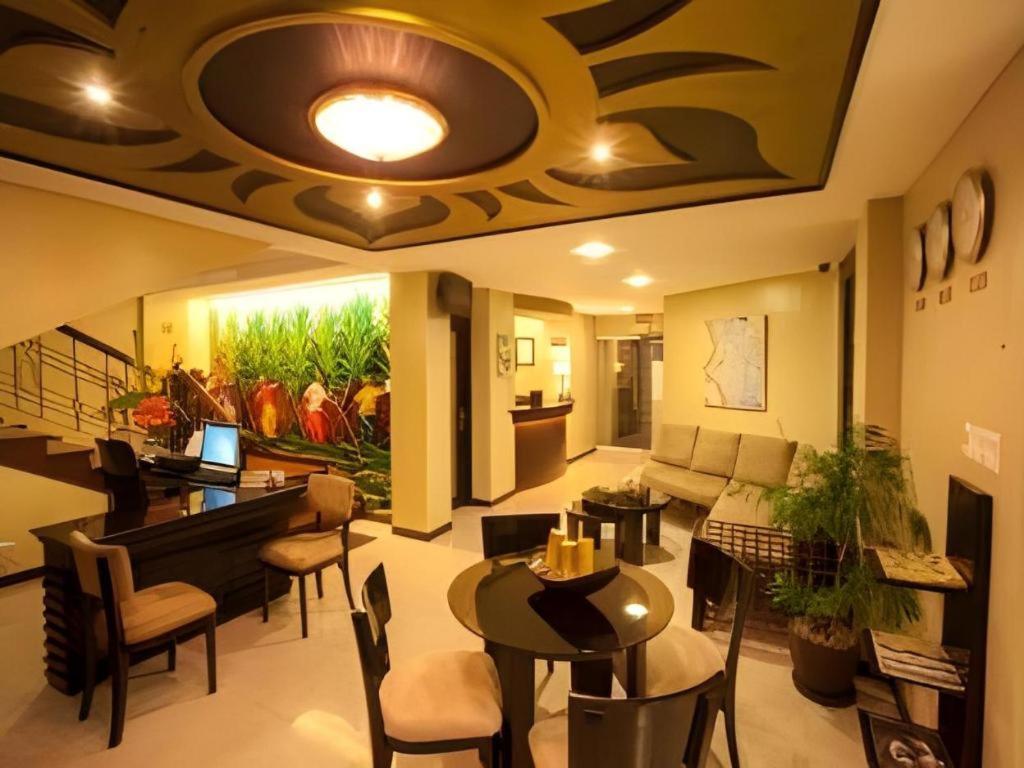 โรงแรมแอล สแควร์ Tarlac City ภายนอก รูปภาพ