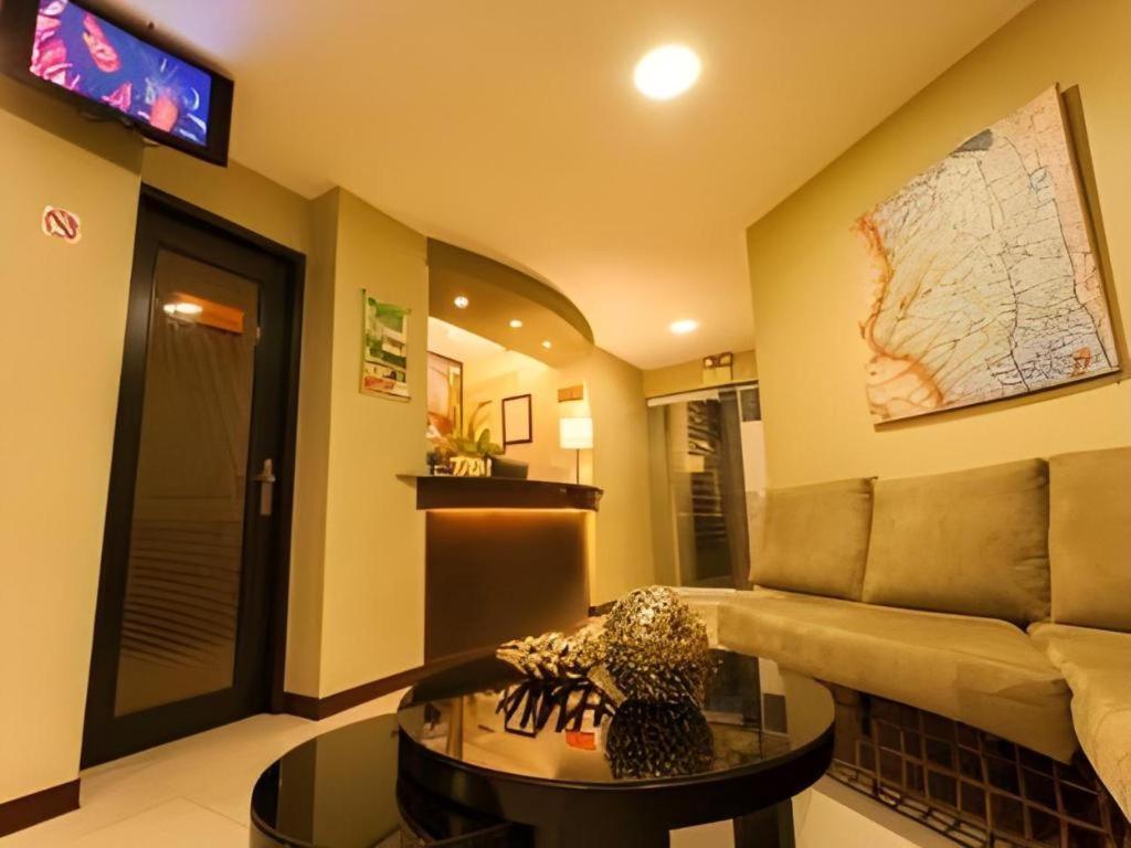 โรงแรมแอล สแควร์ Tarlac City ภายนอก รูปภาพ