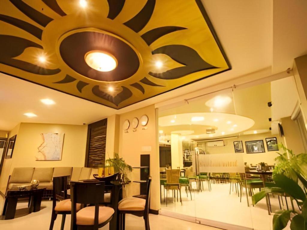 โรงแรมแอล สแควร์ Tarlac City ภายนอก รูปภาพ