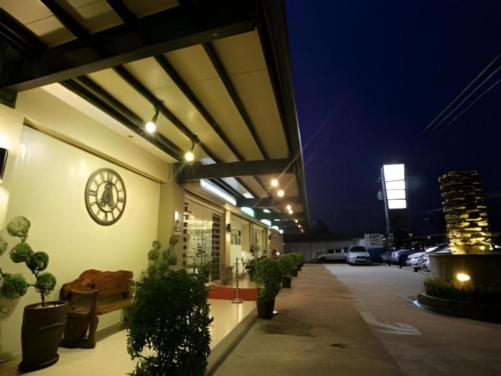 โรงแรมแอล สแควร์ Tarlac City ภายนอก รูปภาพ