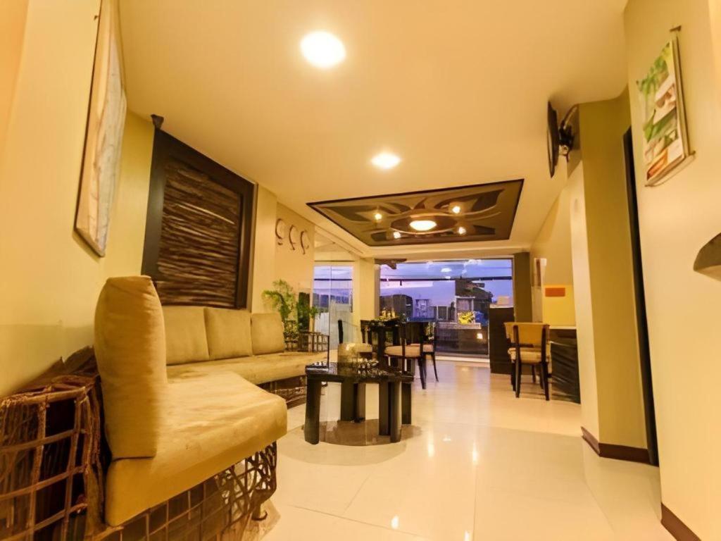 โรงแรมแอล สแควร์ Tarlac City ภายนอก รูปภาพ